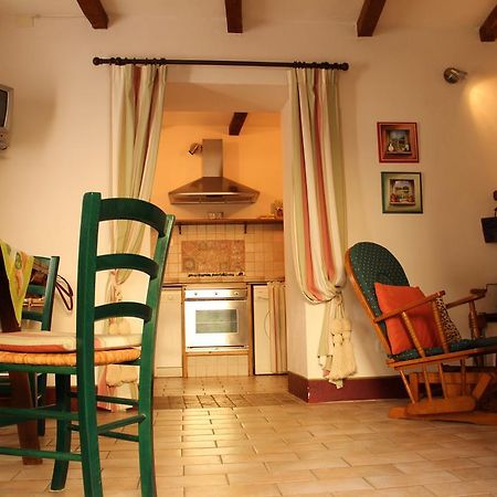 Delizioso Trilocale In Centro Apartment Montemerano Ruang foto