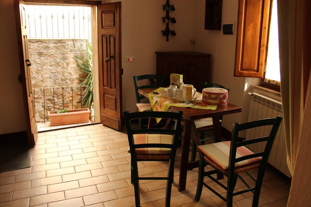 Delizioso Trilocale In Centro Apartment Montemerano Ruang foto