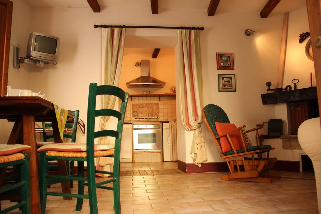 Delizioso Trilocale In Centro Apartment Montemerano Ruang foto